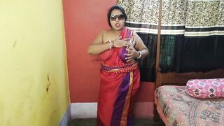 Indian sizzling mom showing her juicy pussy in red sharee