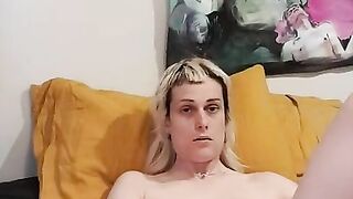 Trans hottie finger fucks herself to porn