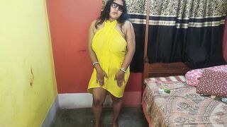 Indian sexy mom Sruti mustarbrating herself with Vegetable