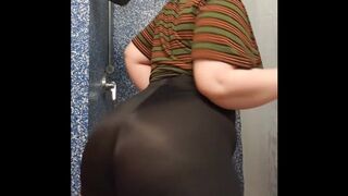 Thicc College Girl Twerks in Spandex in Dorm Bathroom