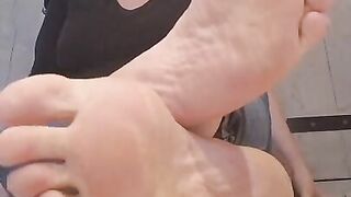 I love to play with my stoes to see how my soles wrinkled. It feels a little bit as therapy.