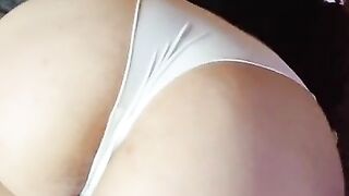 CULONA EN TANGA BLANCA,HERMOSA VAGINA ROSADA ????