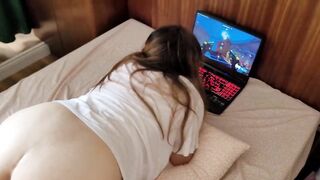 Gamer Girl Playing Overwatch has an Anal Plug - She is Fucked until she has her Pussy with Cum