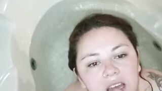 Chilean hotwife sucks my dick in the jacuzzi of the motel in La Serena