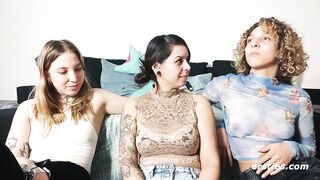 Ersties - Lustvoller lesbischer Dreier mit Claire, July und Zoe B