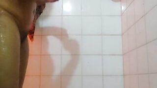 Sexy milf fingering pussy while having a shower..කැරි බැල්ලි නාන ගමන් හුත්තට පොඩ්ඩක් ආතල් එකක් දුන්න