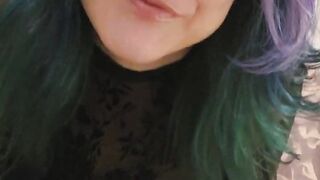 MILF SEXY FEMALE WEARING LACE GREEN HAIR LATINA