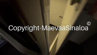 Maevaa Sinaloa - Je me doigte dans les toilette de l’avion pour faire jouir ma petite chatte