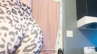 Jiggly ass pawg milf twerks and plays with her ass while hubby away on work