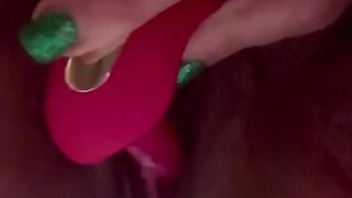 Amateur BBW Mom has intense wet orgasm with vibrator!