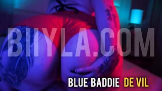 Horny blue hair PAWG Blue Baddie De Vil twerkin it for Daddy go check out BIIYLA . com