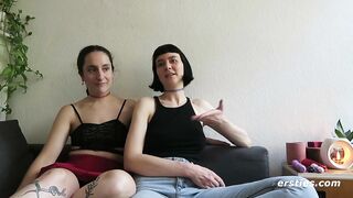 Ersties - Berliner Modedesignerinnen Katie A und Delfine lecken und fingern sich gegenseitig