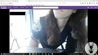 Nerdy Hot Gamer Girl Cums LIVE ON TWITCH