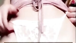 POV CREAMY WET PUSSY FINGERING SHARED ON SNAPCHAT