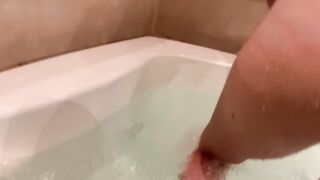 Enjoying a Good Doggystyle in the Jacuzzi. Shaking my Ass for Daddy