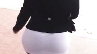 Huge ass in White hidjab