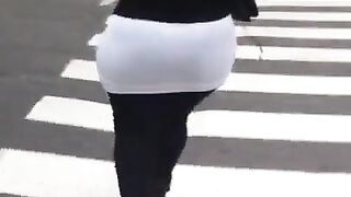 Huge ass in White hidjab