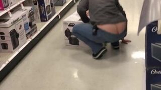 Risky asscrack catch of an employee in local store 3