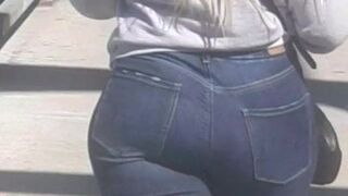 Blonde girl gigantic ass in jean