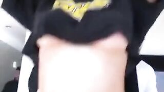 Twitch live, nipples drop