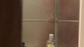 Caught my girlfriend’s orgasm with the shower head