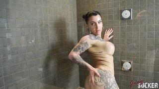 Shower with pornstar Roselyne Simone