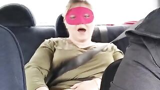 Ma femme qui ce masturbe dans la voiture