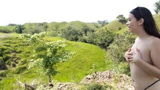 We went for a Walk to a Beautiful Tropical Landscape, and she Gets Naked because of the Heat Paradis