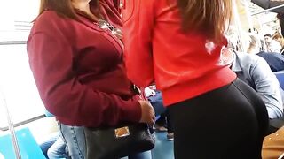 Yummy Big Teen Ass in Leggings on Train