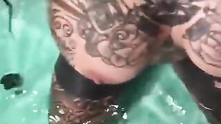 mara inkpeapel die geile tattoo sau gibt ein geilen blowjob