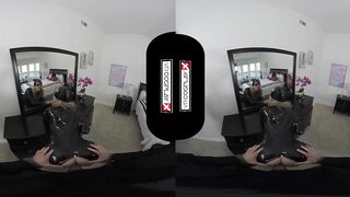 VR Sex With A Catwoman Carmen Caliente Only on VRCosplayX