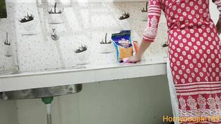 Husband bhar jane ki bad bhabhi ko kitchen me chuda HD hindi