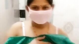 Hot bhabi show boobs to her boyfriend