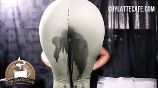 CAN'T HOLD MY PEE I'M DESPERATE - PISSING IN MY LEGGINGS