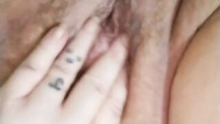 AriesBBW plays in her wet pussy