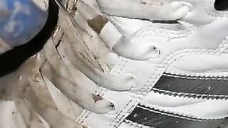 Piss in dirty white Adidas Hardcourt