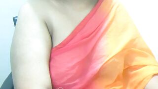 DESI BHABHI GETTING HORNY .. IN HER INDIAN DUPATTA