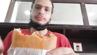 Mukbang de um salgado de calabresa / Turco