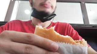 Mukbang de um salgado de calabresa / Turco