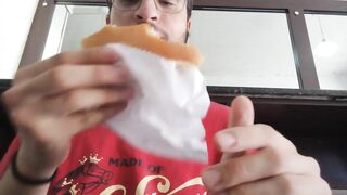 Mukbang de um salgado de calabresa / Turco