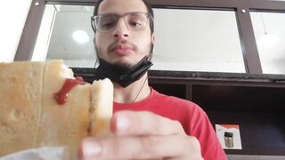 Mukbang de um salgado de calabresa / Turco