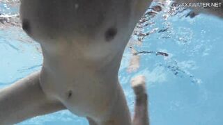 Yet Emily Ross astonishes again underwater