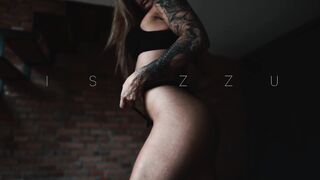 MICHAELA ISIZZU SOLO VIDEO