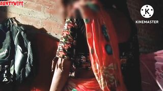 Raat mein aunty ne apne room per bulakar chudwaya by auntywife