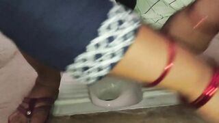 Desi Indian Teen Girl Pissing