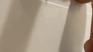 Rubbing my pussy and clit on my bathtub just to cum