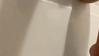 Rubbing my pussy and clit on my bathtub just to cum