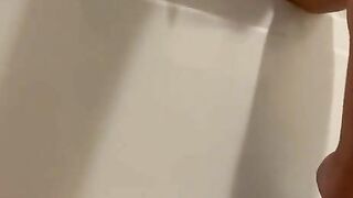 Rubbing my pussy and clit on my bathtub just to cum