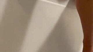 Rubbing my pussy and clit on my bathtub just to cum