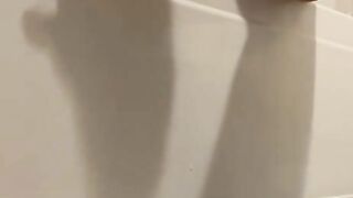 Rubbing my pussy and clit on my bathtub just to cum